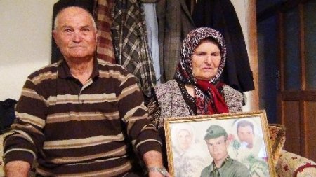 Fransa'da yangında ölen Uçar'ın annesi gözyaşlarını tutamadı