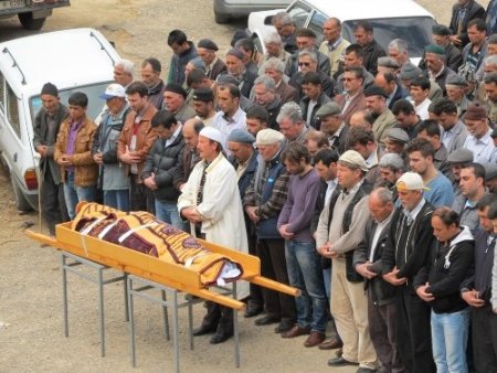 Fransa'daki yangında ölen Uçar, Havran’daki köyünde defnedildi (Özel)
