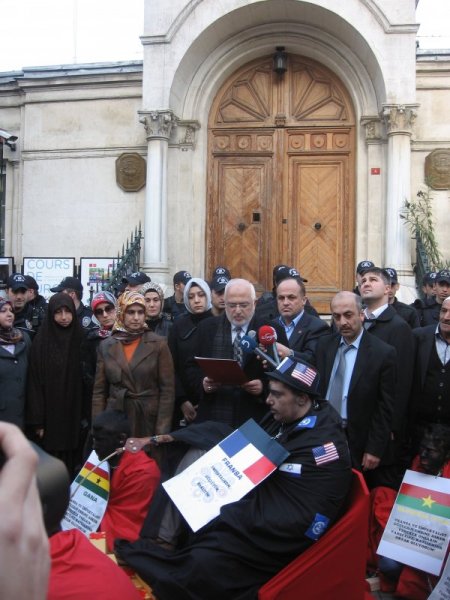 Fransa'ya 'altınlı' protesto
