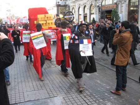 Fransa'ya 'altınlı' protesto