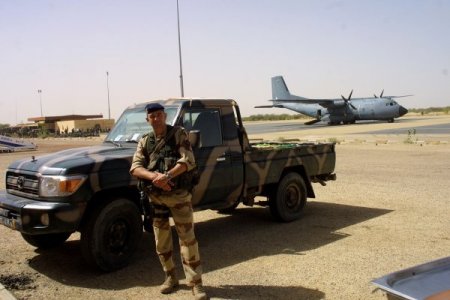 Fransız askerleri, Timbuktu havaalanında konuşlandı (Özel)