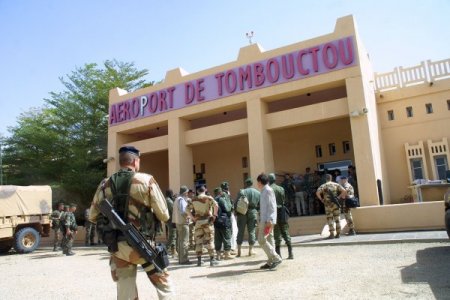 Fransız askerleri, Timbuktu havaalanında konuşlandı (Özel)