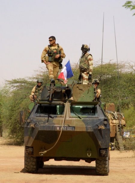 Fransız askerleri, Timbuktu havaalanında konuşlandı (Özel)