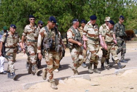 Fransız askerleri, Timbuktu havaalanında konuşlandı (Özel)
