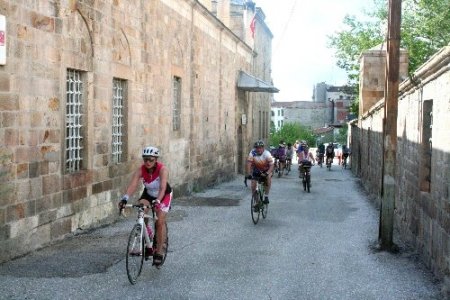 Fransızlar, Kapadokya’ya ve tarihi camiye hayran kaldı