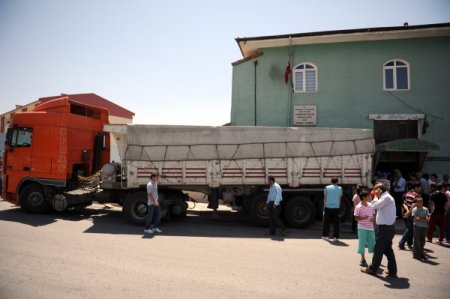 Freni Boşalan Tır, Öğle Namazını Bekleyen Yaşlı Adamın Ayaklarını Ezdi