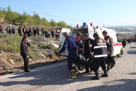 Freni patlayan kamyon karşı şeride geçti: 2 ölü 4 yarı