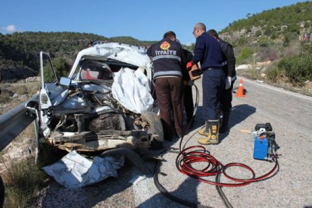 Freni patlayan kamyon karşı şeride geçti: 2 ölü 4 yarı