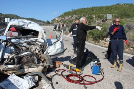 Freni patlayan kamyon karşı şeride geçti: 2 ölü 4 yarı