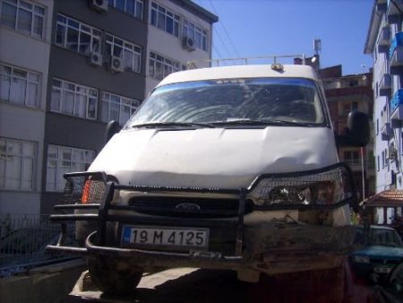 Freni Patlayan Minibüs Pazar Yerine Daldı: 3'ü Ağır 4 Yaralı