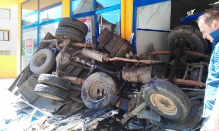 Freni Tutmayan Kamyon Dehşet Saçtı