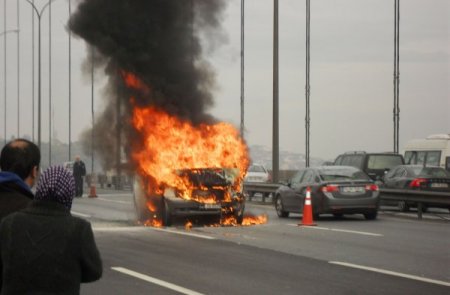 FSM'de trafiği kilitleyen yangın