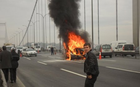 FSM'de trafiği kilitleyen yangın