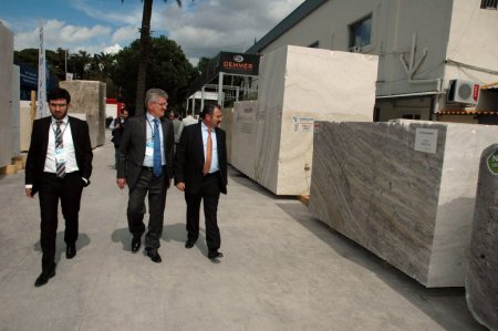 Fuar için 80 TIR mermer taşındı