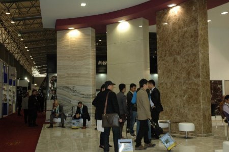 Fuar için 80 TIR mermer taşındı