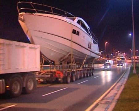 Fuara götürülen lüks yatlar elektrik tellerine takıldı (Özel)