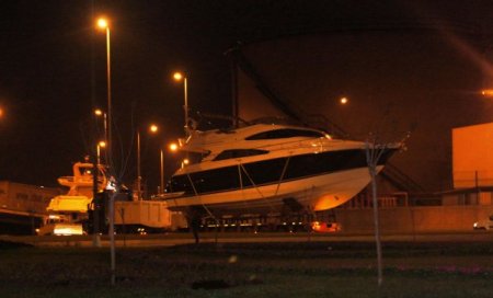 Fuara götürülen lüks yatlar elektrik tellerine takıldı (Özel)