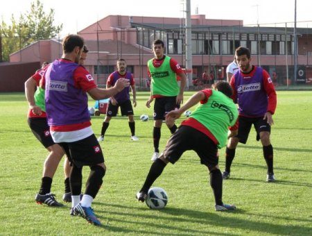 Fuat Çapa: Hedefimiz futbol ve puan olarak geçen sezonun üzerine çıkmak