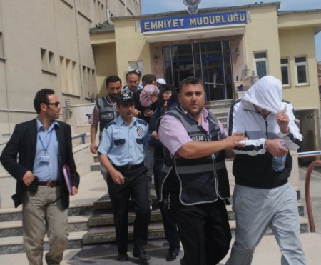 Fuhuş Çetesine Operasyon: 3 İlde 9 Adreste, 3'ü Bayan 12 Kişi Gözaltına Alındı