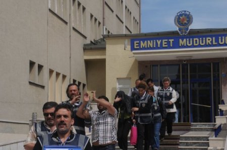 Fuhuş Çetesine Operasyon: 3 İlde 9 Adreste, 3'ü Bayan 12 Kişi Gözaltına Alındı