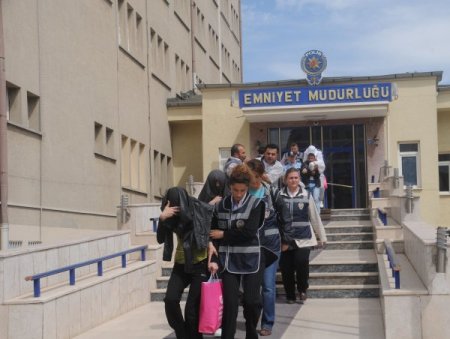 Fuhuş Çetesine Operasyon: 3 İlde 9 Adreste, 3'ü Bayan 12 Kişi Gözaltına Alındı