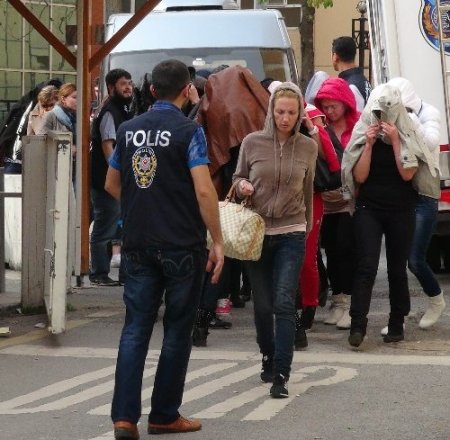 Fuhuş operasyonunda 57 gözaltı