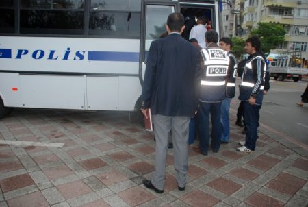 Fuhuş operasyonunda gözaltına alınan 12 şüpheli adliyeye sevk edildi