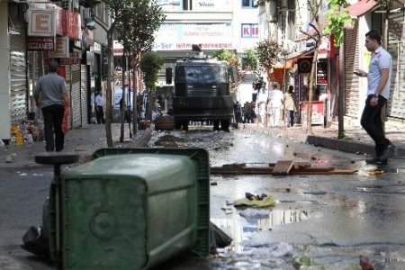 Fulya’da biber gazı kovanı evin içine girdi (Özel)