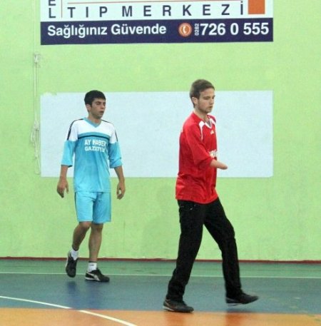 Futbol onu hayata bağlıyor