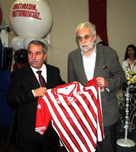 'Futbol Şehitleri' düzenlenen geniş katılımlı programla anıldı