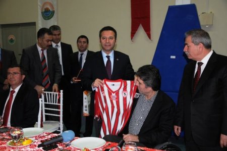 'Futbol Şehitleri' düzenlenen geniş katılımlı programla anıldı