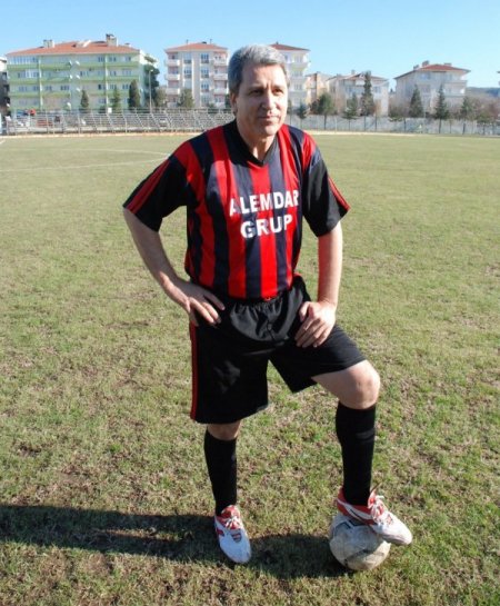 Futbolcu Milletvekilinin Yeşil Saha Aşkı