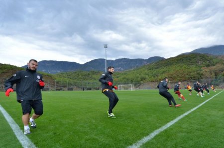 Galatasaray, Antalya'da çalışmalarını sürdürüyor