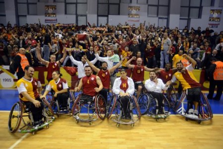 Galatasaray, ertelenen maçtan galip ayrıldı