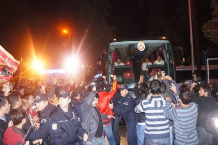 Galatasaray, Mersin İdman Yurdu maçı için Adana'ya geldi