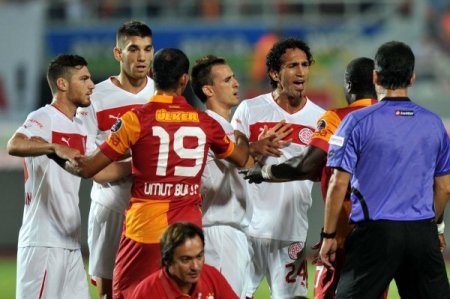 Galatasaray, MP Antalyaspor engelini rahat geçti