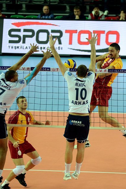 Galatasaray: 2 - Arkas Spor: 3