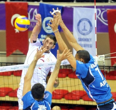 Galatasaray: 2 - Arkas Spor: 3