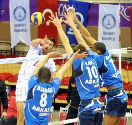 Galatasaray: 2 - Arkas Spor: 3