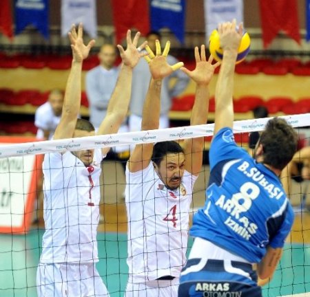 Galatasaray: 2 - Arkas Spor: 3