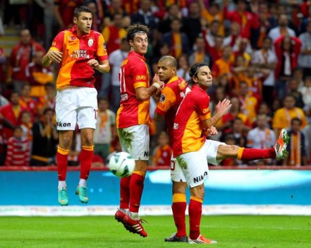 Galatasaray: 3 - Akhisar Belediye Gençlik ve Spor: 0