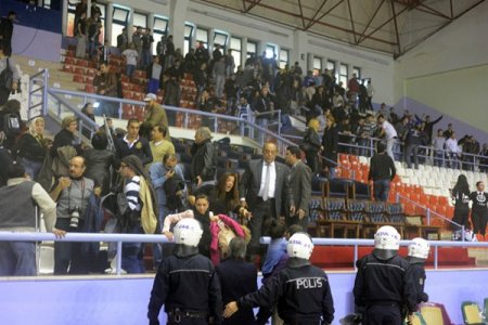 Galatasaray - Beşiktaş RMK Marine maçı ileri bir tarihe ertelendi