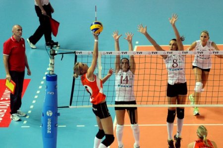 Galatasaray Daikin'i 3 - 1 yenen Eczacıbaşı VitrA seriye bağladı