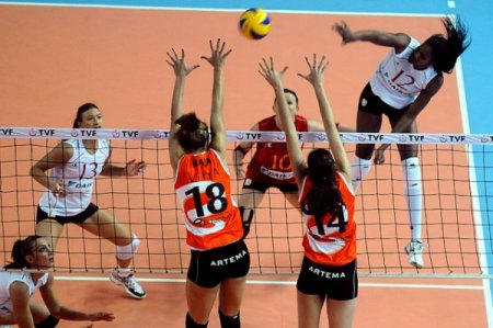 Galatasaray Daikin'i 3 - 1 yenen Eczacıbaşı VitrA seriye bağladı