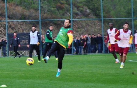 Galatasaray idmanında imza izdihamı