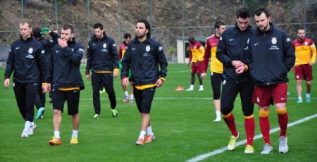 Galatasaray idmanında imza izdihamı