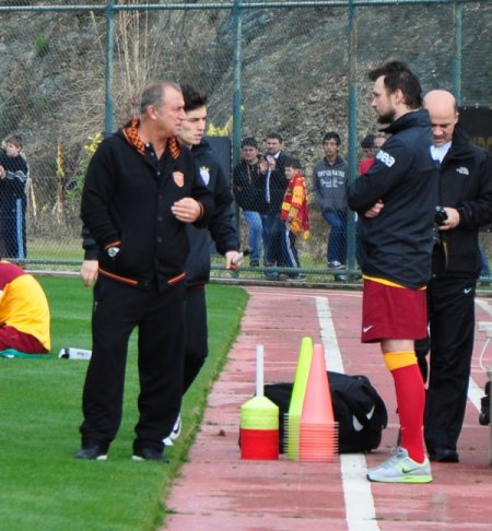 Galatasaray idmanında imza izdihamı