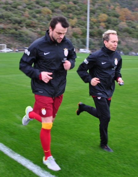 Galatasaray idmanında imza izdihamı