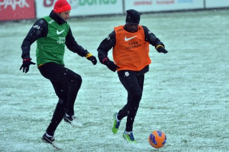 Galatasaray kar altında çalıştı