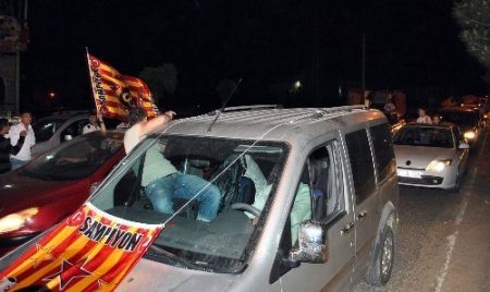 Galatasaray taraftarları Midyat’ta sokağa döküldü